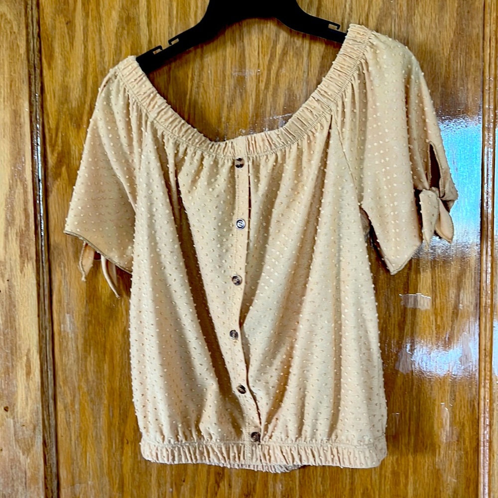 Free Kisses peach blouse